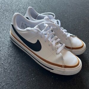 Nike Court Legacy